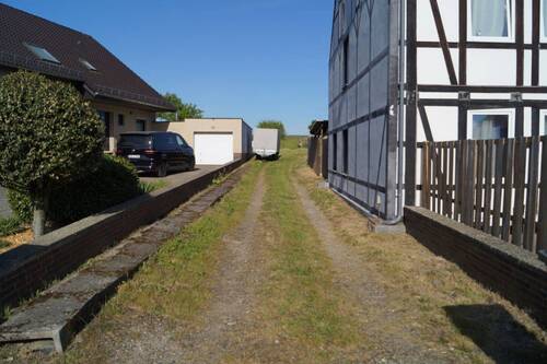 Grundstückszufahrt - Einfamilienhaus in Wolfsburg