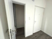 Flur mit Abstellkammer - 