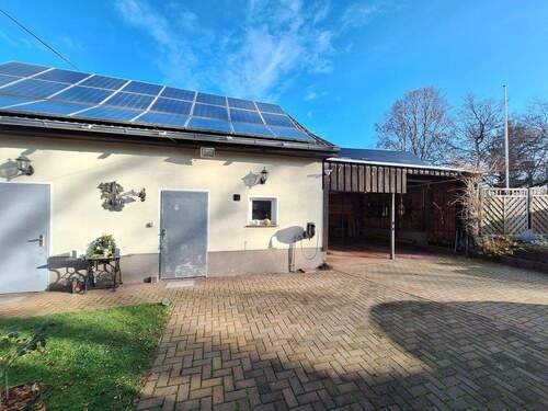 Nebengebäude mit Partyraum - 