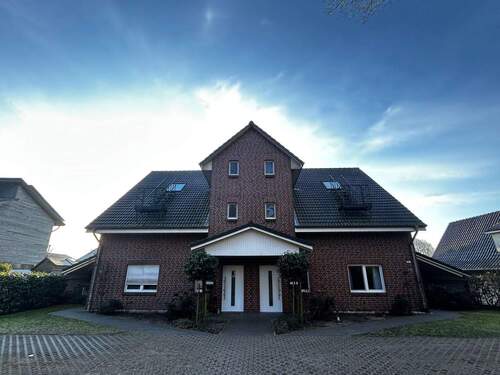 Vorderansicht - Exklusives Mehrfamilienhaus mit 4 Wohneinheiten und separaten Eingängen von 2016 in Waldrandlage - vermietet!