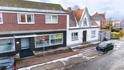 Vorderansicht - Wohn- und Geschäftshaus; voll vermietet mit Faktor 17,1 (Ist) bzw. 15,8 (Soll)