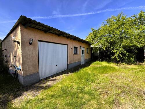 Garage mit Nebengelass - 2 Zimmer Bungalow in Wesenberg