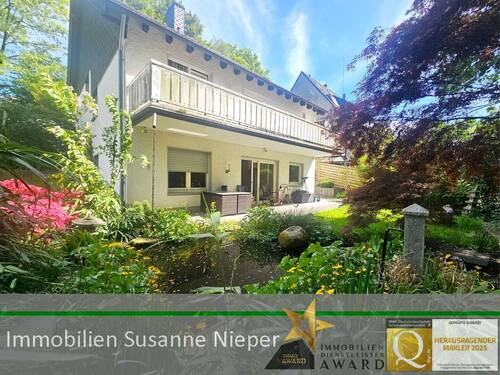 Hausansicht - Besonderes Wohngefühl im Split-Level-Stil. Freistehendes Einfamilienhaus mit Einliegerwohnung in ruhiger Wohnlage