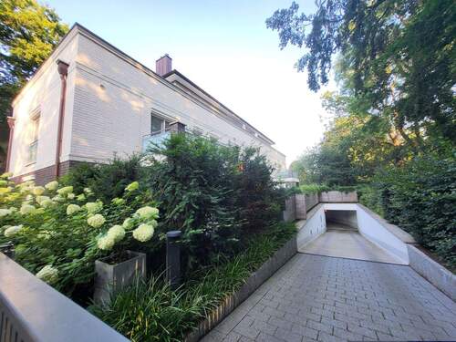 Einfahrt zur Tiefgarage - Etagenwohnung mit 132,30 m&sup2; in Timmendorfer Strand zur Miete