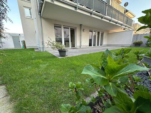 sonnige Terrasse und Garten - 