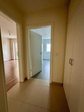 gr. Flurbereich mit Garderobe - 