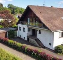 Gepflegte Doppelhaushälfte mit großzügigem Raumangebot und Garten in ruhiger Lage - Schmelz