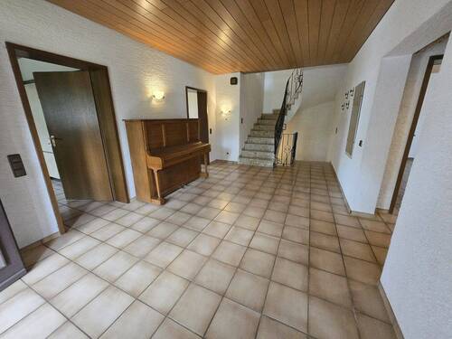 Eingangsbereich - 7 Zimmer Doppelhaushälfte zum Kaufen in Schmelz