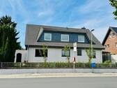 Hausansicht - 6 Zimmer Mehrfamilienhaus, Wohnhaus zum Kaufen in Meerbusch