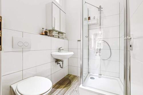 Gäste WC mit Dusche - 