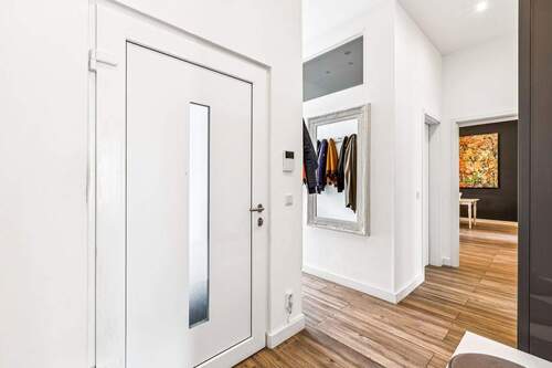 Eingangsbereich - 5 Zimmer Etagenwohnung in Düsseldorf