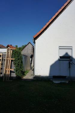 Holzschuppen hinterm Haus - 