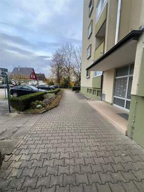 Seitenansicht Haus - 3 Zimmer Etagenwohnung zum Kaufen in Sindelfingen