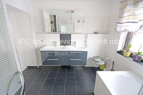 Bad im Mittelgeschoss - 
