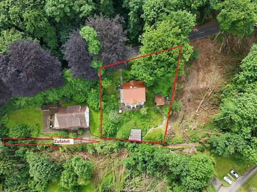 Grundstück und Zufahrt - 