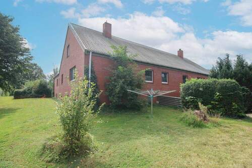 Seitenansicht - Einfamilienhaus mit 310,80 m&sup2; in Tröndel zum Kaufen