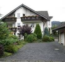 Gepflegte 2-Zimmer-Dachgeschosswohnung,2-Balkone, PKW-Stellplatz, EBK, ruhige Wohnlage, Bergneustadt