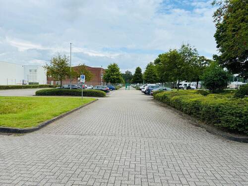 Parkplatzzufahrt - 