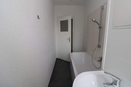 Beispiel Bad - 1 Zimmer Etagenwohnung zur Miete in Freiberg