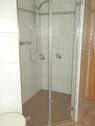 ebenerdige Dusche im Bad im Erdgeschoss - 
