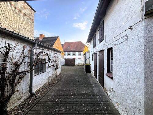 Blick Richtung Einfahrt - 