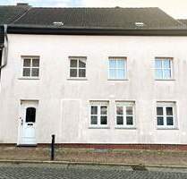 geräumiges Stadthaus mit Zufahrt und 3 Garagen im Zentrum von Penzlin