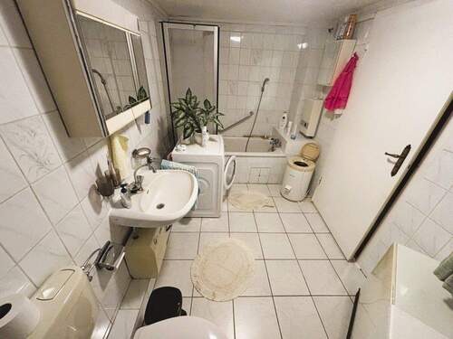 Wannenbad im Anbau - 