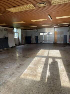 WhatsApp Image 2025-09-19 at 11.23.07 (2).jpeg - Industriehalle mit Nebenräumen - 1.500,00 EUR Kaltmiete,