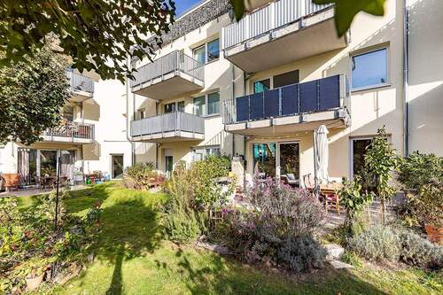 Hausansicht - Familienfreundliche 4-Zimmer-Wohnung im Baumschulenweg