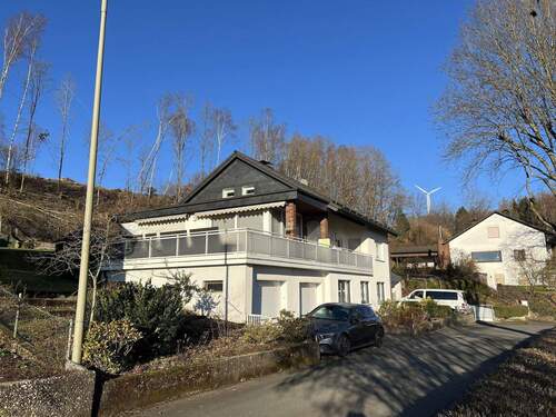 Perspektive Ansicht Süd-Ost - Modernisiertes Zweifamilienhaus im Grünen