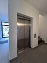 Treppenhaus/Aufzug - 
