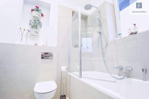 Badezimmer mit Wanne - 