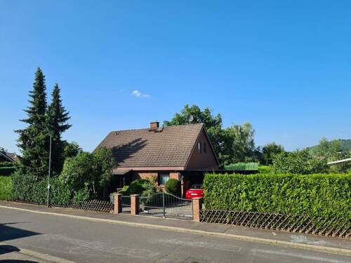 Straßenansicht - 6 Zimmer Einfamilienhaus zum Kaufen in Weimar (Lahn) - Roth