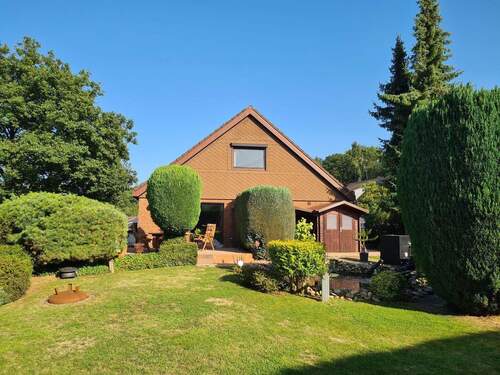 Gartenansicht - 6 Zimmer Einfamilienhaus in Weimar (Lahn) - Roth