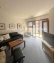 Wohnzimmer mit Blick zum Balkon - 