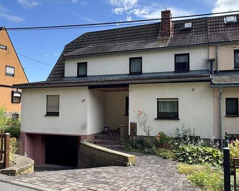 Straßenansicht - 6 Zimmer Doppelhaushälfte in Flöha