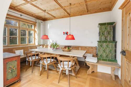 Esszimmer mit Kachelofen - 