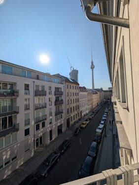 Blick vom franz. Balkon - Moderne und großzügige Wohnung mit Premium-Ausstattung Nahe Hackescher Markt