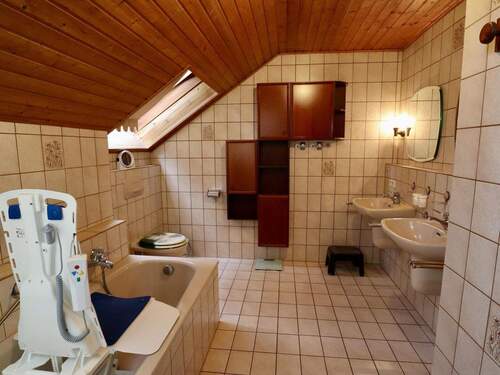 Badezimmer Dachgeschoss - 
