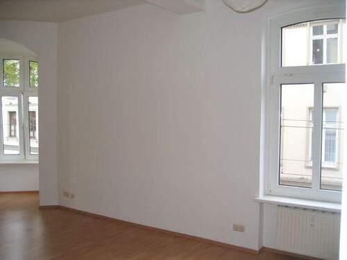 Wohnzimmer mit Erker - 2 Zimmer Etagenwohnung zur Miete in Schwerin