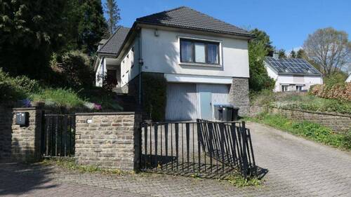 Hauseinfahrt - 1 Zimmer Mehrfamilienhaus, Wohnhaus zum Kaufen in Prüm