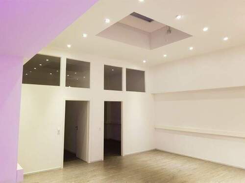 Grosser Raum mit ca. 38qm und Oberlicht - 