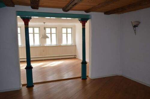 Esszimmer mit Blick zum Wohnzimmer - Mehrfamilienhaus, Wohnhaus mit 145,00 m² in Schweinfurt zur Miete