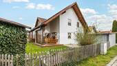 Außenansicht 2 - Großzügiges Einfamilienhaus mit Einliegerwohnung, Garten & Photovoltaik - Viel Platz für die Familie