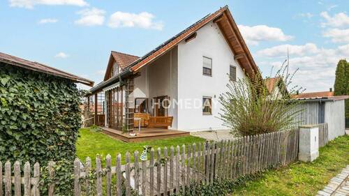 Außenansicht 2 - Großzügiges Einfamilienhaus mit Einliegerwohnung, Garten & Photovoltaik - Viel Platz für die Familie