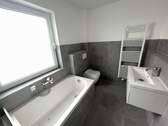 Bad mit Wanne OG - 