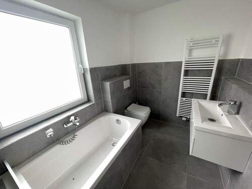 Bad mit Wanne OG - 
