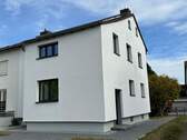 Titel 1 - Doppelhaushälfte sofort bezugsfertig mit 6 ZKB in Top-Lage von Kassel-Süsterfeld mit Gartenterrasse