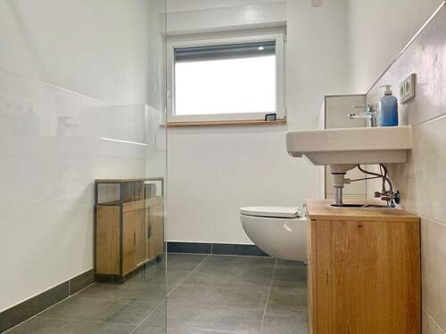 Bad mit Dusche (EG) - 