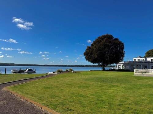 Garten - Traumhafte 3-Zimmer-Wohnung mit Seeblick, Aufzug & direktem Zugang zum Müggelsee